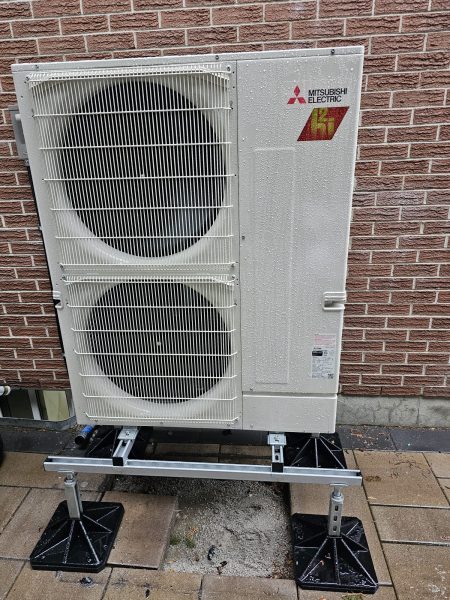 Heat-pump-repair-hvac-zack-featured-image Outdoor heat pump unit in winter conditions in Durham Region