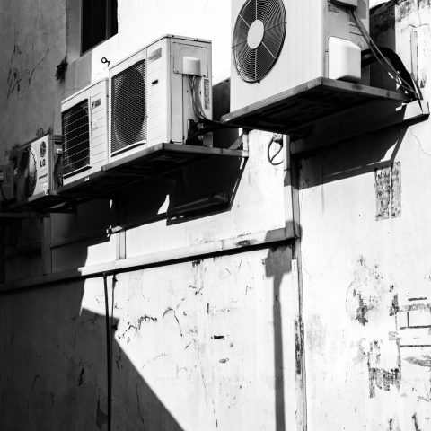 Wall-Mounted Heat Pump and AC Units – HVAC Zack Outdoor wall-mounted air conditioning and heat pump units on a building exterior in Ontario.